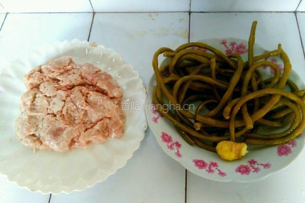 酸豇豆肉末的做法图解1