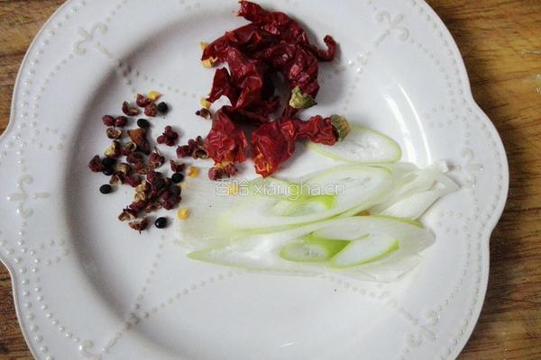 炝拌干豆腐丝的做法图解4