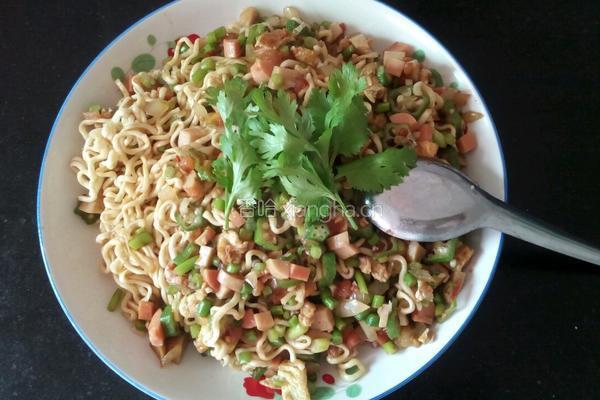 杂蔬炒面