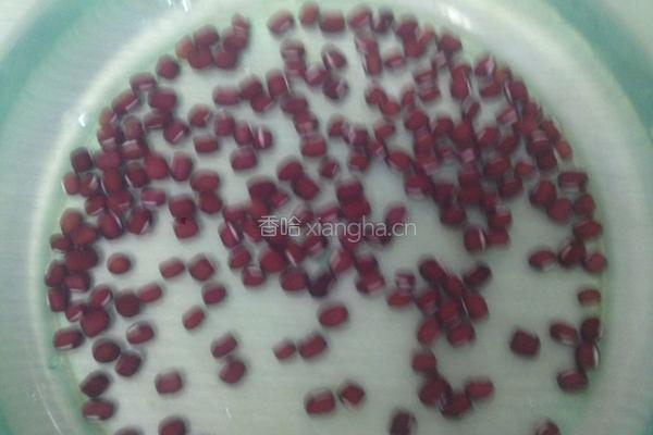 红豆黑糯米粥的做法图解1