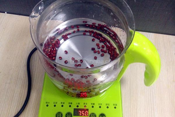 红豆黑糯米粥的做法图解2
