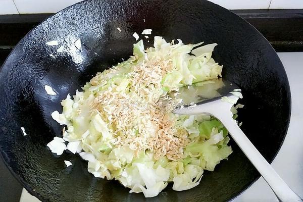 炒圆白菜的做法图解4