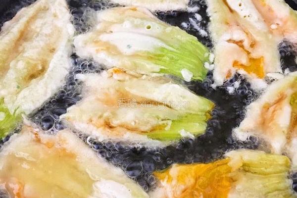 油炸南瓜花的做法图解4