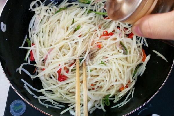 酸辣洋葱土豆丝的做法图解6