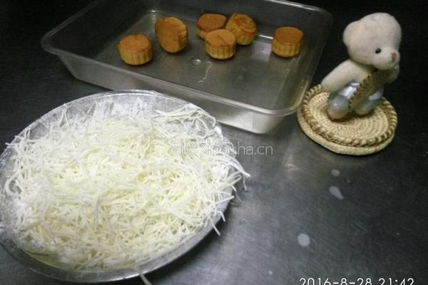  蜂巢月饼的做法图解3