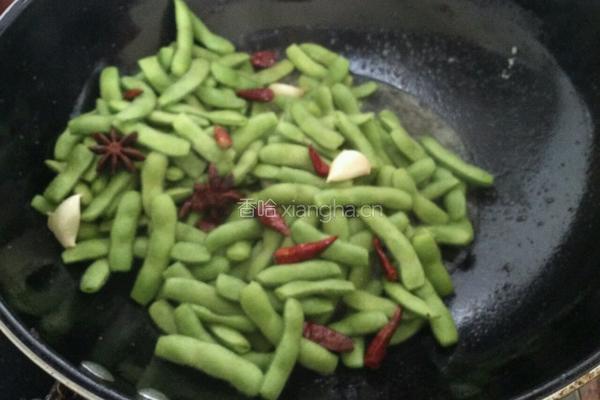 辣炒毛豆的做法图解2