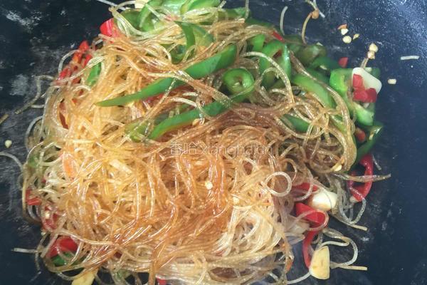 粉丝鸡蛋黄瓜的做法图解6