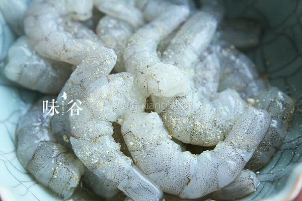 香辣虾仁的做法图解2