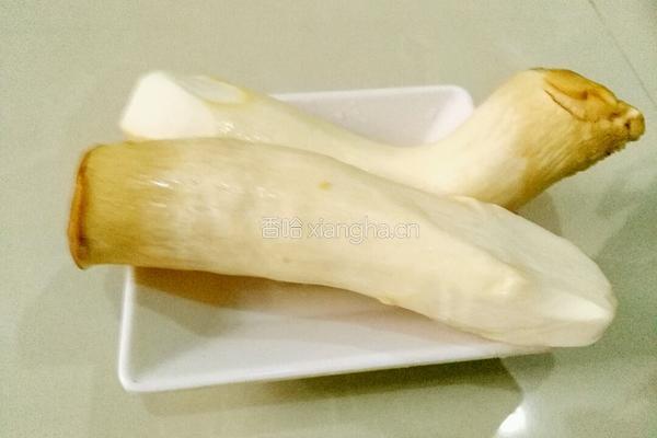 杏鲍菇炒肉的做法图解1