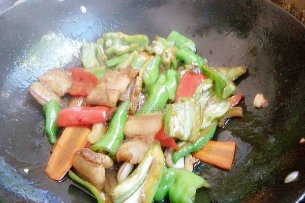 腊肉炒青椒的做法图解13
