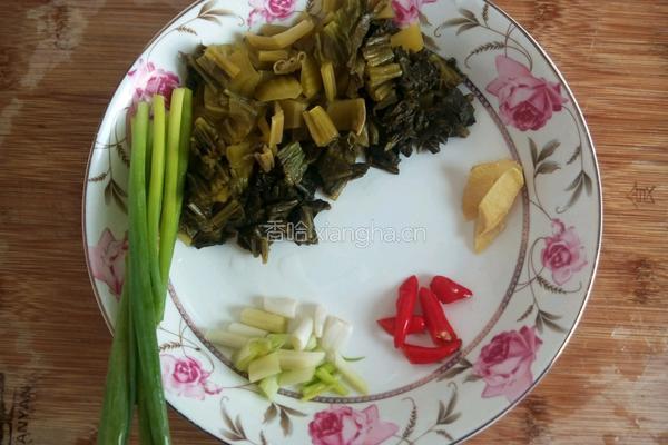 酸菜粉丝汤的做法图解1