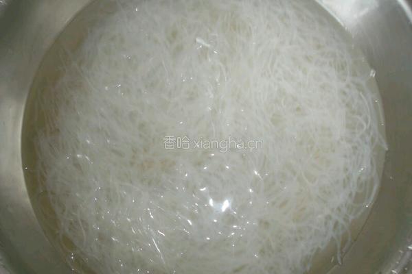 凉拌粉丝黄瓜的做法图解2