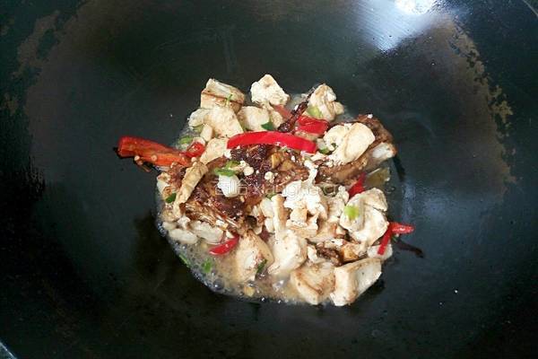 豆腐烧鱼块的做法图解5