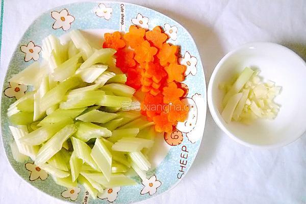 百合炒西芹的做法图解3