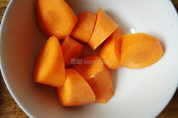 玉米胡萝卜山药猪骨汤的做法图解3