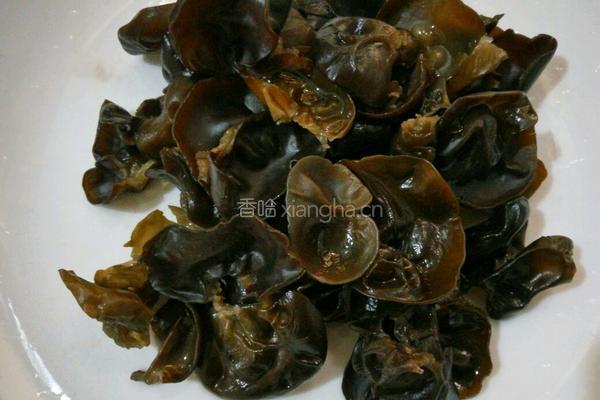 茶树菇烧木耳的做法图解3