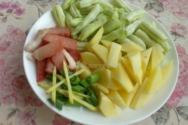 土豆烧豆角的做法图解2
