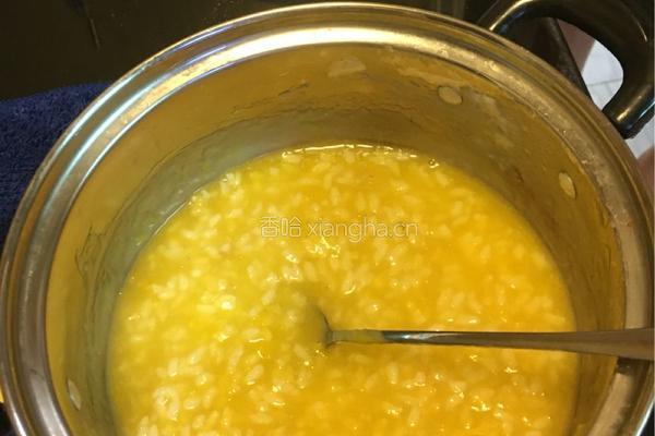宝宝辅食－香蕉南瓜粥的做法图解2