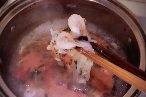 宝宝辅食－鲜虾鱼肠面的做法图解2