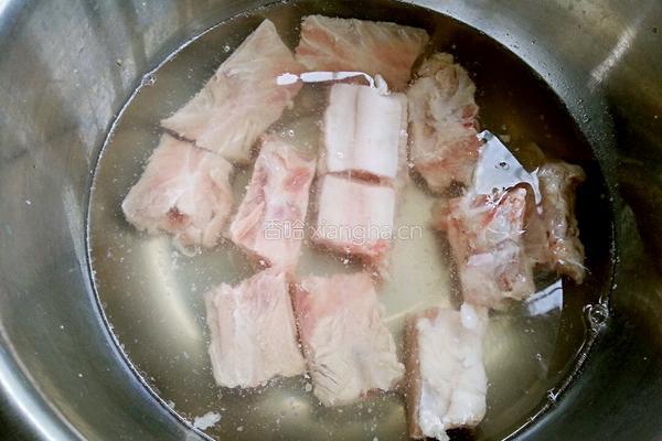 土豆炖排骨的做法图解2