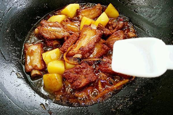 土豆炖排骨的做法图解15