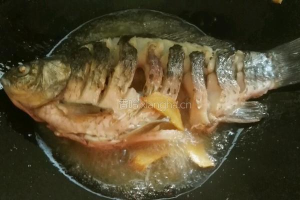 青菱鲫鱼豆腐汤的做法图解12