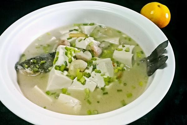 青菱鲫鱼豆腐汤的做法图解18