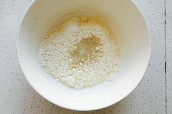 自制手抓饼的做法图解1