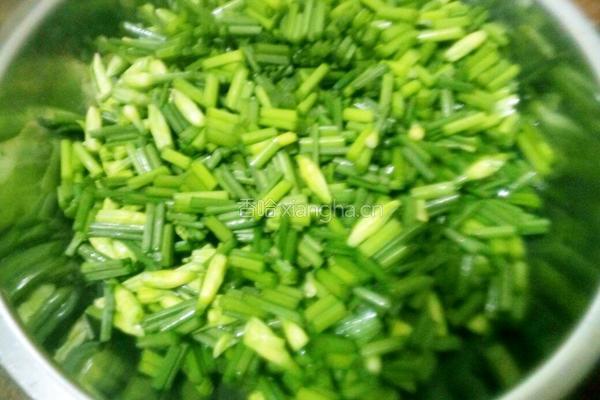 韭苔炒鸡蛋的做法图解2