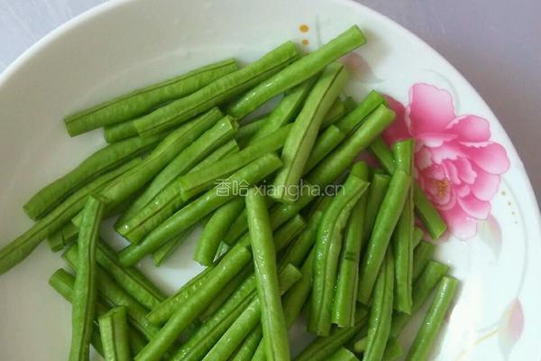 豆角烧茄子的做法图解1