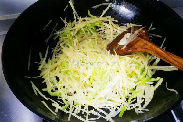 土豆丝炒辣椒的做法图解5