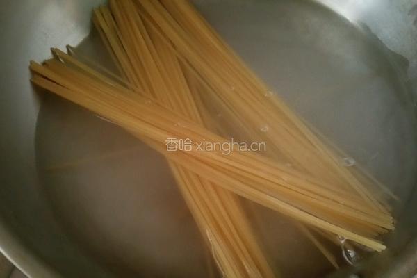 黑椒牛柳炒意大利面的做法图解3