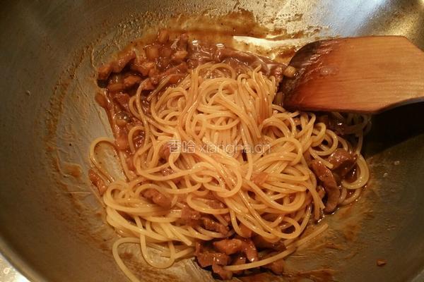黑椒牛柳炒意大利面的做法图解6