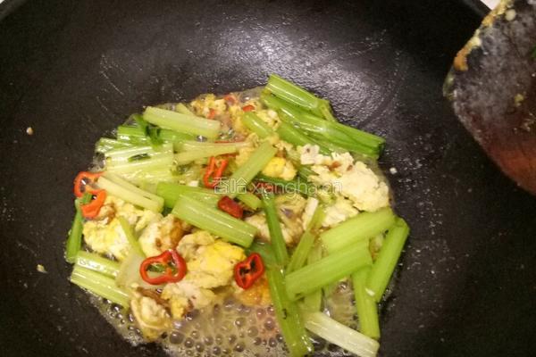 芹菜炒蛋（宝宝篇）的做法图解5