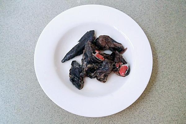 红枣乌鸡汤的做法图解1