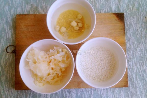 冰糖雪梨银耳粥的做法图解2