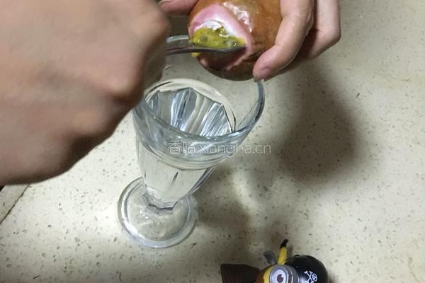 百香果蜜的做法图解2