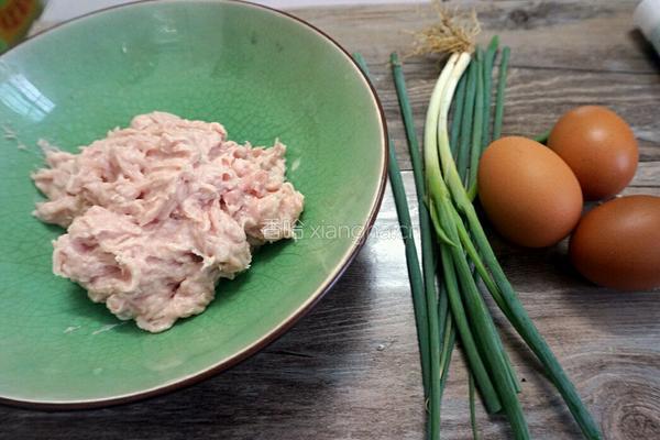 蛋皮肉卷的做法图解1
