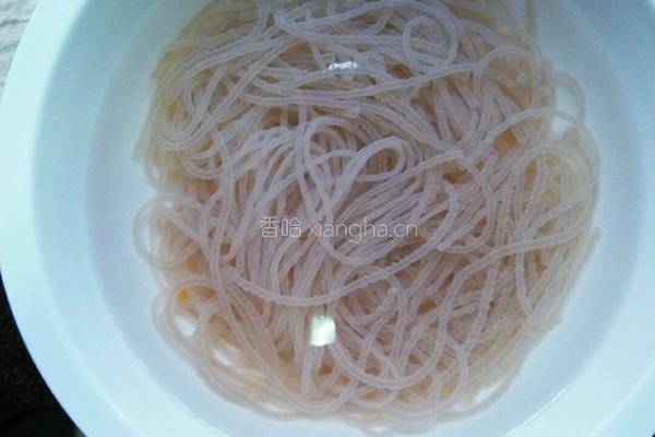 川味酸辣粉的做法图解1