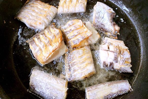 辣味蒜子带鱼的做法图解3