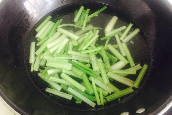 清炒芹菜的做法图解5