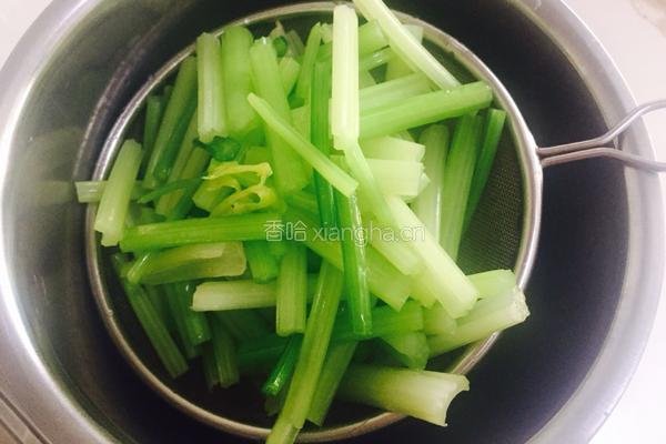 清炒芹菜的做法图解7