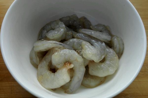 西兰花腰果炒虾仁的做法图解1