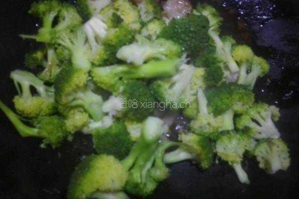 西兰花腰果炒虾仁的做法图解7