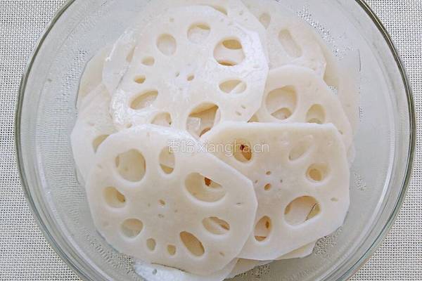 凉拌麻辣藕片的做法图解3