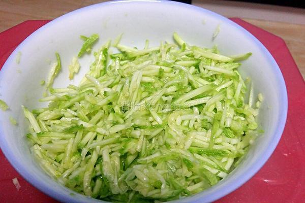 韭菜西葫芦饺子的做法图解4