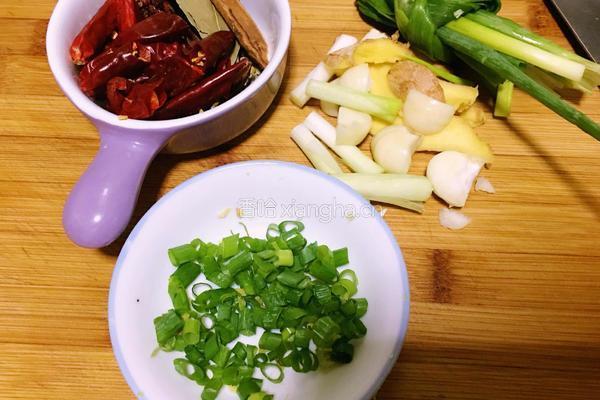 土豆烧牛肉的做法图解2