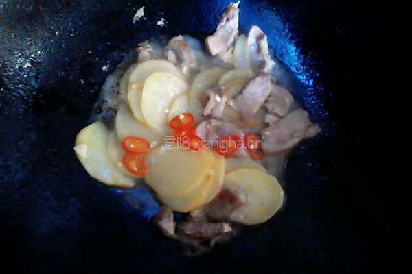 土豆片炒肉的做法图解4