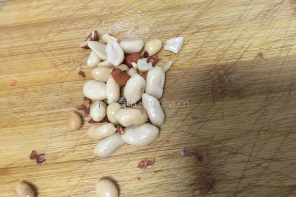 腐竹黄瓜清拌花生米的做法图解5