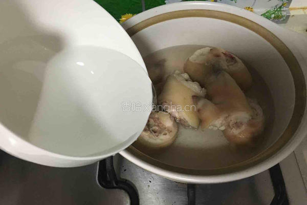 焖猪脚的做法图解3